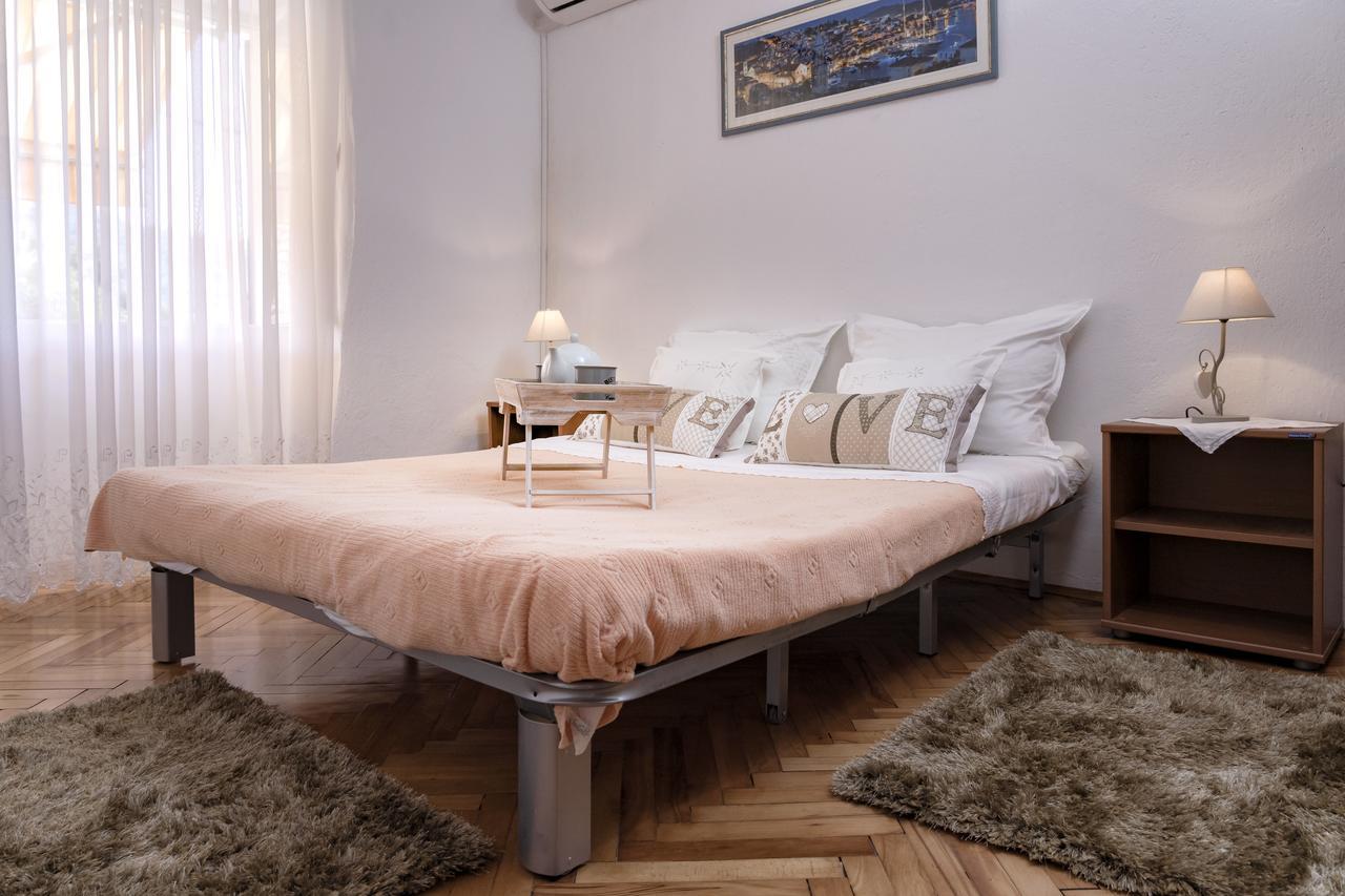 Guesthouse Wish Stari Grad  Esterno foto